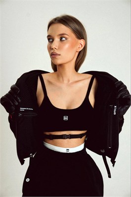 {{productViewItem.photos[photoViewList.activeNavIndex].Alt || productViewItem.photos[photoViewList.activeNavIndex].Description || 'MOTOhoodie women’s  G|X'}}
